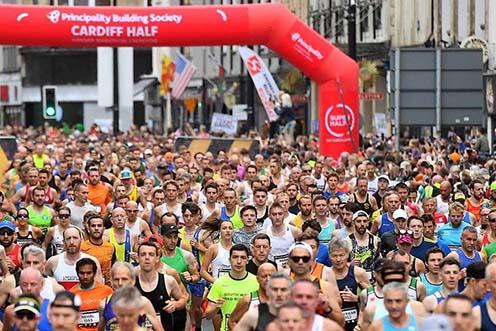 A crowd of runners in Cardiff