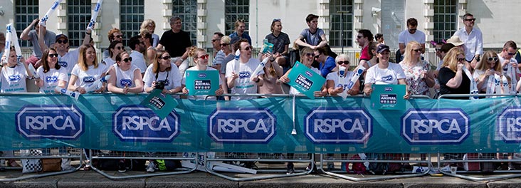 RSPCA supporters at a running event © RSPCA